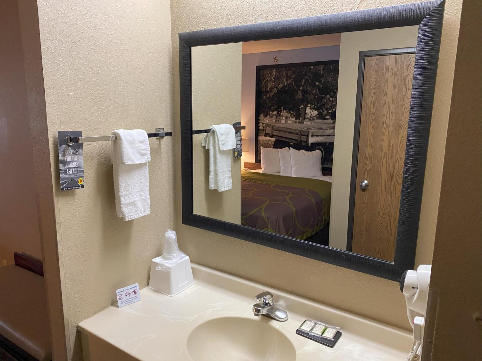 מלון Super 8 By Wyndham Winfield-Quail Ridge Area מראה חיצוני תמונה