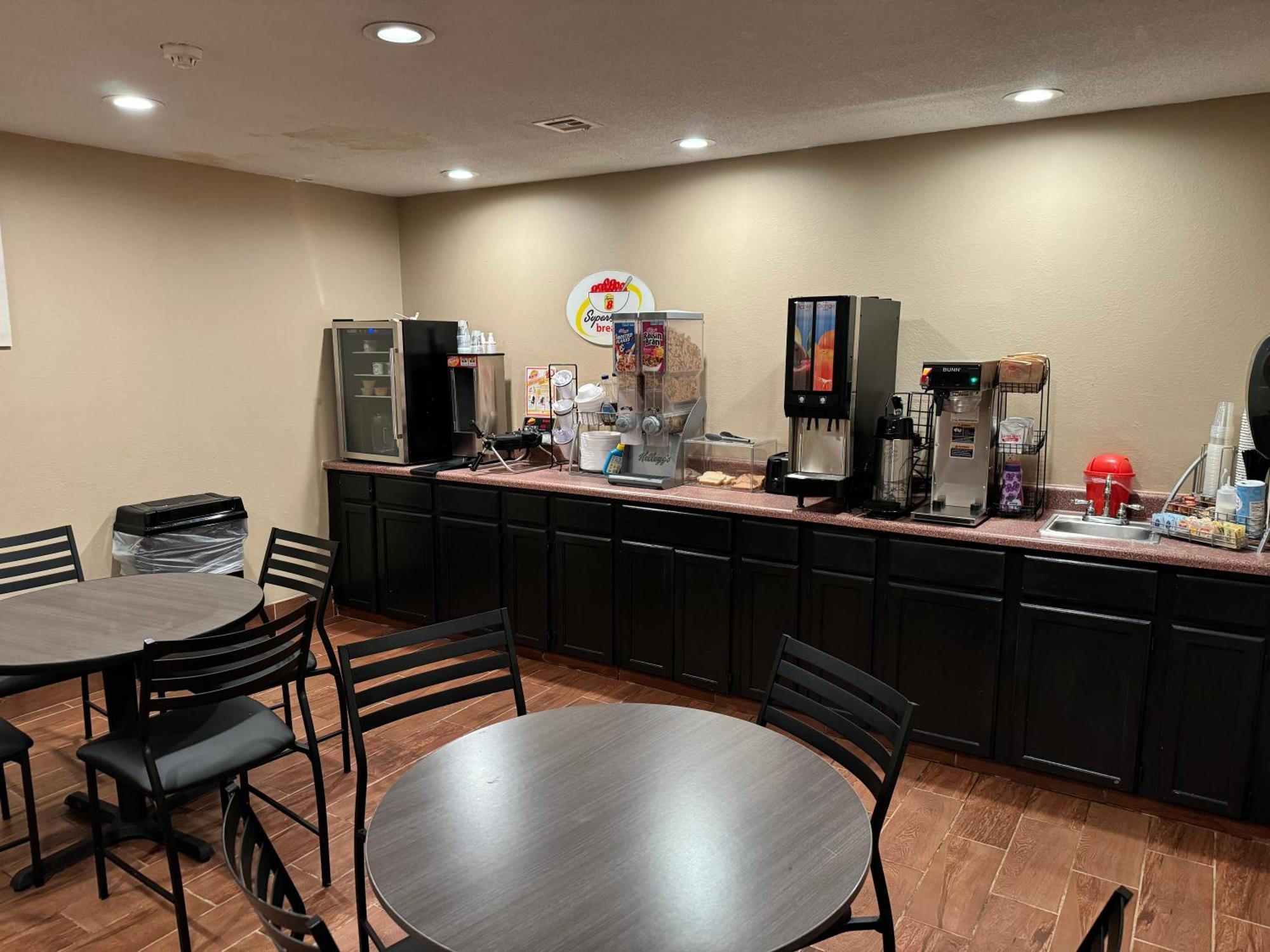 מלון Super 8 By Wyndham Winfield-Quail Ridge Area מראה חיצוני תמונה